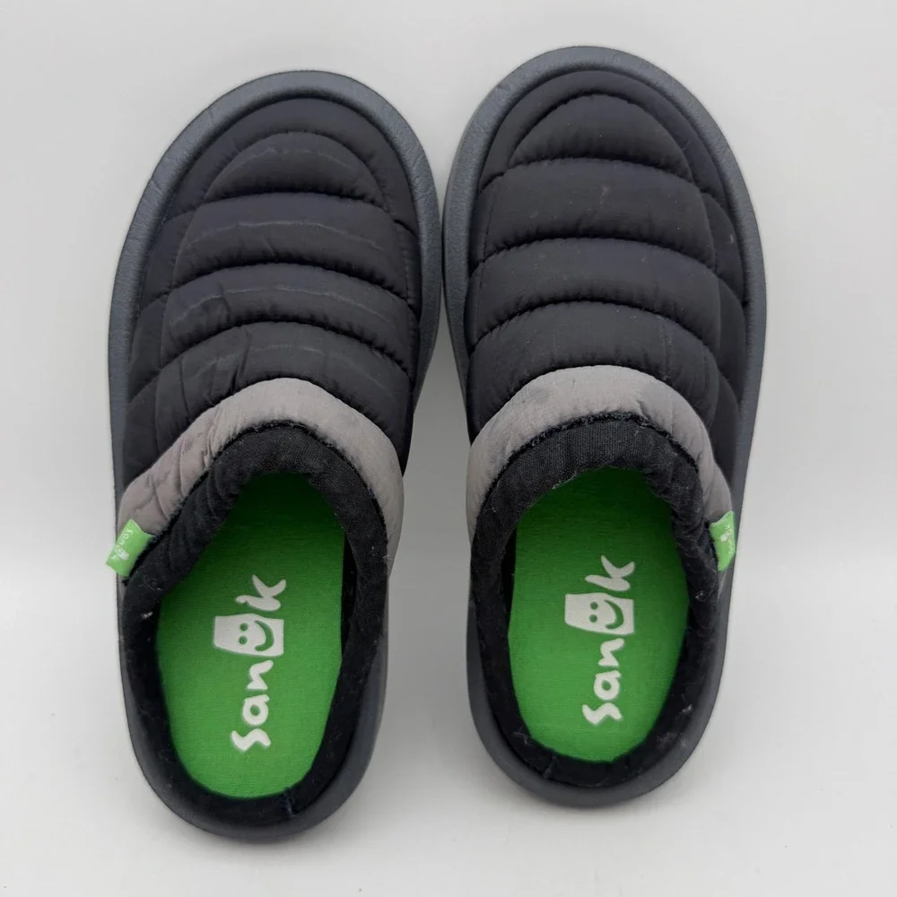 Sanuk Puff N Chill Slippers Youth 2 Black Grey Quilted Puffer Mule Bedroom Shoes